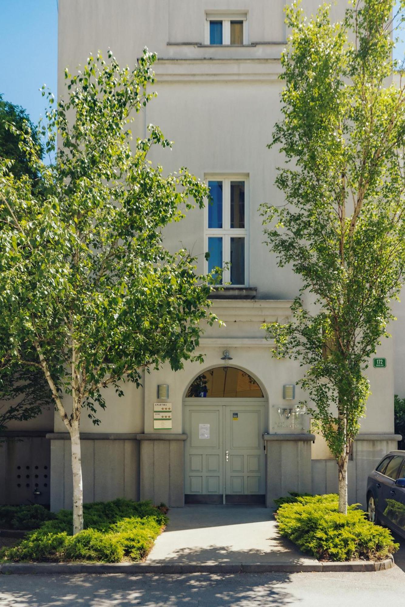 Wh Apartments Ljubljana Luaran gambar